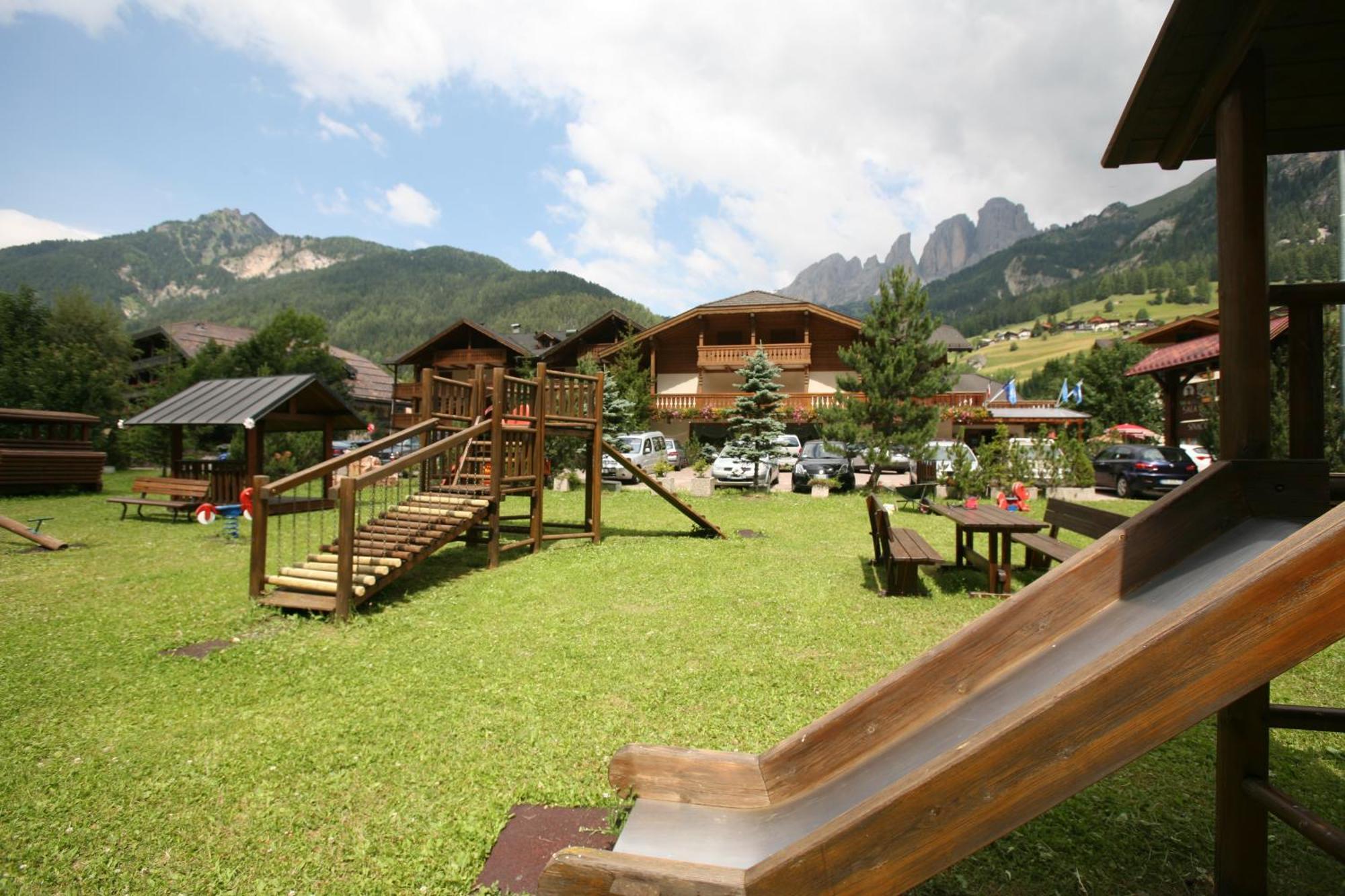 Hotel Sella Ronda Serenella Campitello di Fassa Zewnętrze zdjęcie