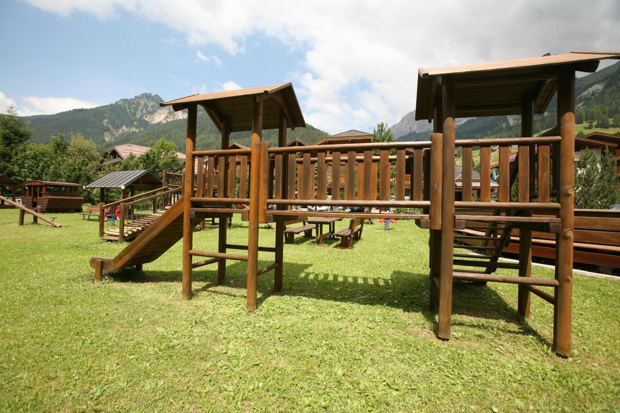 Hotel Sella Ronda Serenella Campitello di Fassa Zewnętrze zdjęcie